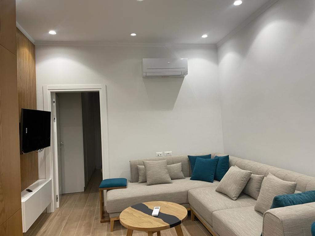 City Center Apartment Kafe Flora Тирана Экстерьер фото