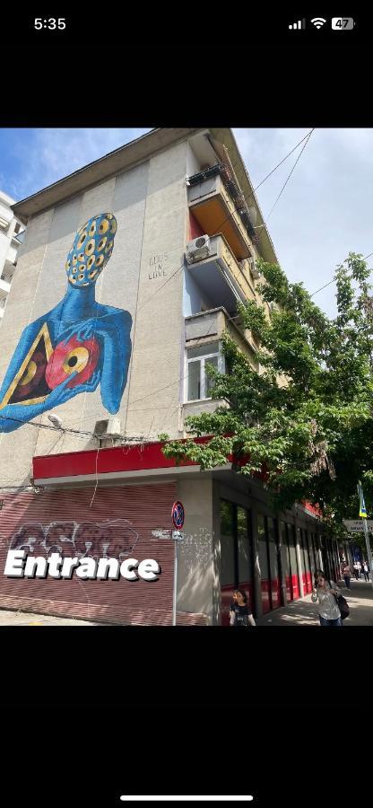 City Center Apartment Kafe Flora Тирана Экстерьер фото